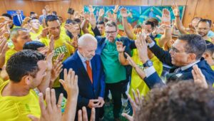 PT critica política nas igrejas, mas quer voto evangélico
