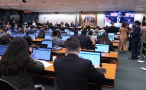 Parlamentar celebra aprovação da redução da maioridade na CCJ