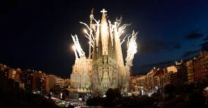 Torre da Igreja da Sagrada Família é concluída após 144 anos