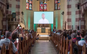 Jovens cristãos estão recorrendo à IA para questões espirituais, alertam pastores